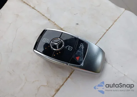 2017 Mercedes-Benz E 300 4Matic z USA, uszkodzony, nr VIN WDDZF4KBXHA014852